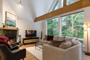 Spacious and Modern Vacation Home Ski In and Shuttle Out by Harmony Whistler